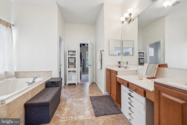 Building Photo - 4843 Montega Dr
