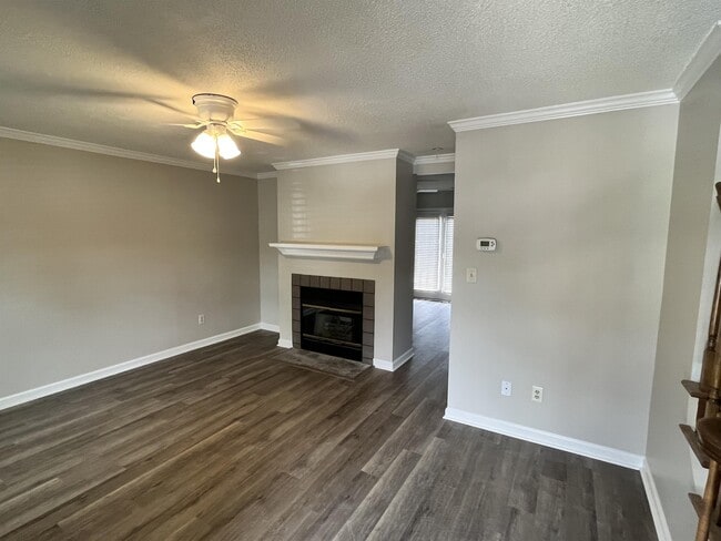 Building Photo - 166 Carlyle Cir