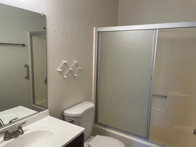 Building Photo - El Condo unit 1 bed, 1 & 3/4 bath