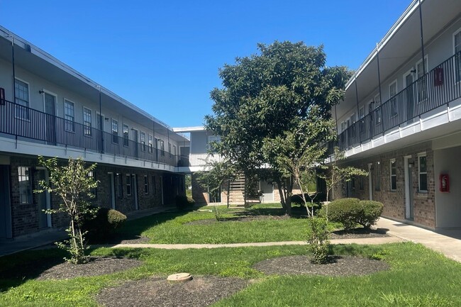 Courtyard - Park Place Apartments