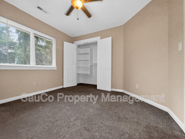 Building Photo - 1109 NE 106th Ave