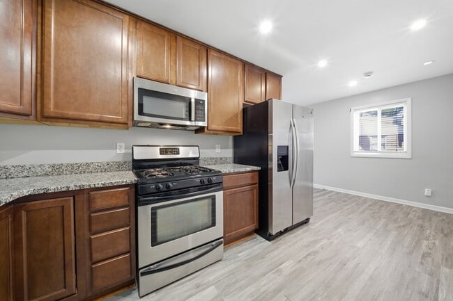 Building Photo - 613 Normandy St