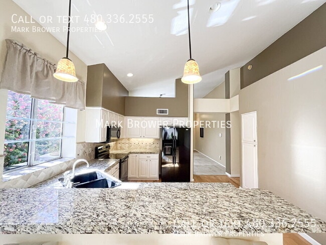 Building Photo - 941 N Florence Dr