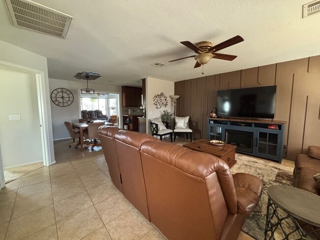 Building Photo - 533 Leisure World