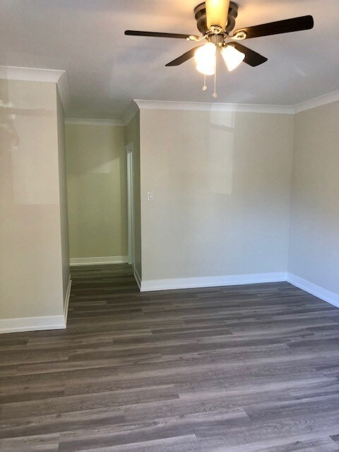 Building Photo - 1417 W Hutchinson St