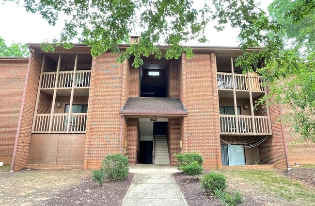 Building Photo - 2 Bedroom Condo in Turtle Creek | Pool | T...