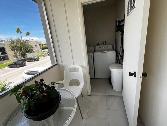 Building Photo - 185 Normandy Ln