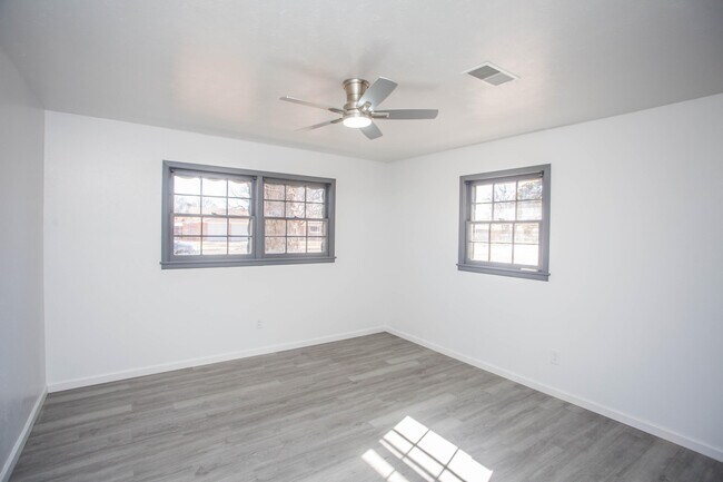 Building Photo - 6114 Nashville Ave