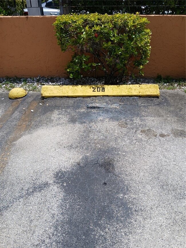 Building Photo - 6200 W Flagler St