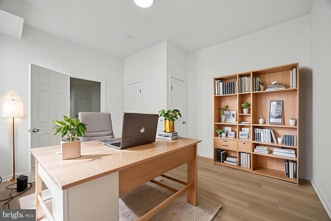 Building Photo - 278 S 60th St