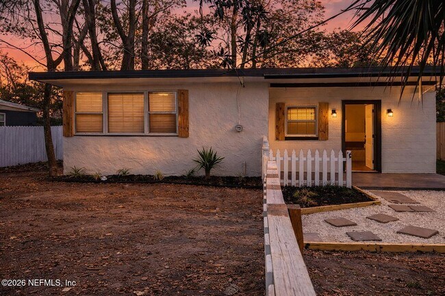 Building Photo - 1857 Brookview Dr S