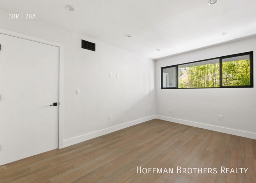 Building Photo - 1450 1/2 Crescent Heights Blvd