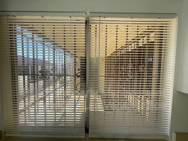 Building Photo - 1405 E Vegas Valley Dr