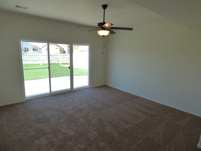 Building Photo - Two Story 3 Bed / 2.5 Bath Home in Windsor!