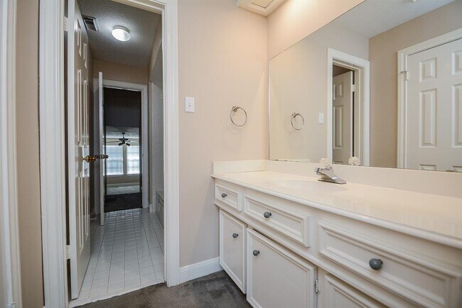 Building Photo - 17407 Widmore Pl