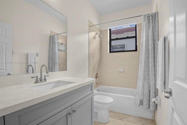 Building Photo - 628 SE 37th Pl