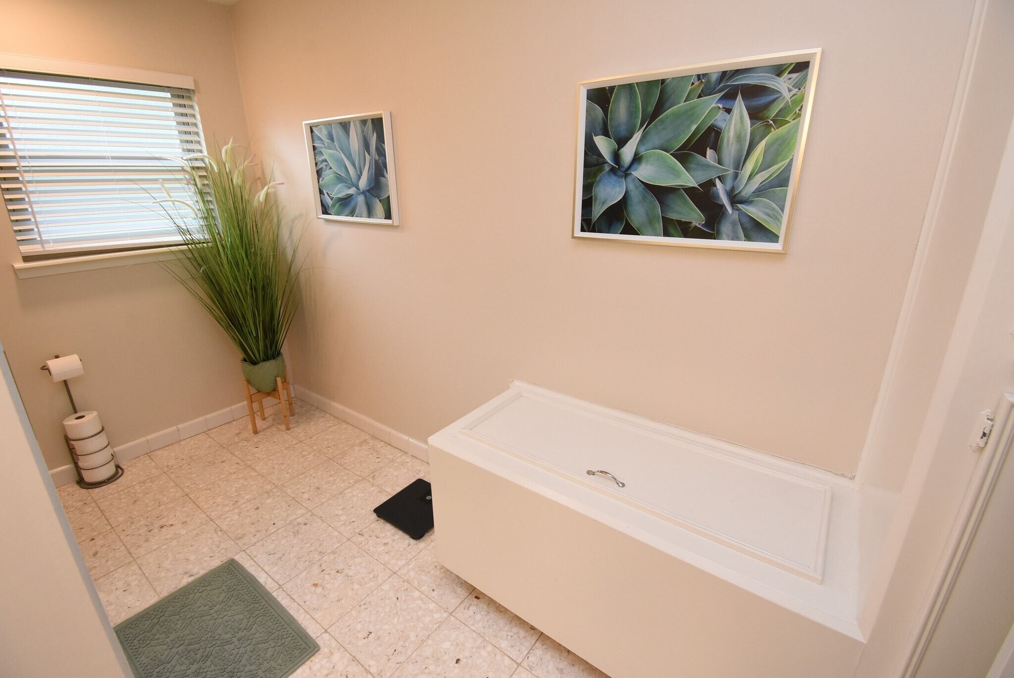 Building Photo - 7907 Aleta Dr