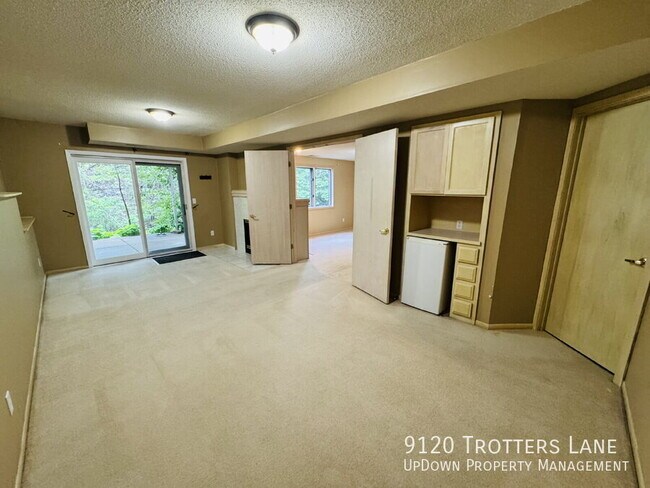 Building Photo - 9120 Trotters Ln