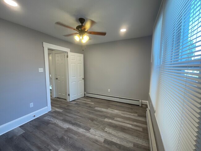 Building Photo - 1605 Parker Rd