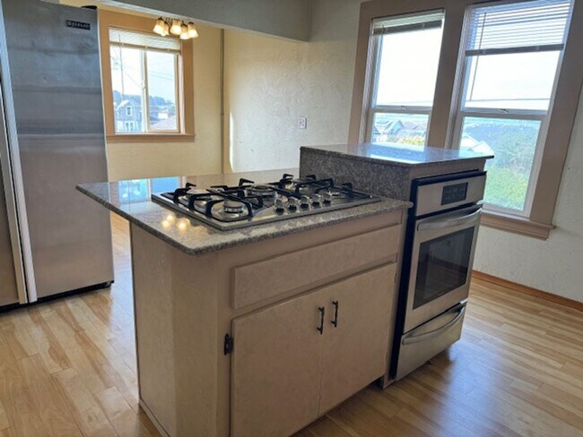 Building Photo - 111 W Hawthorne St