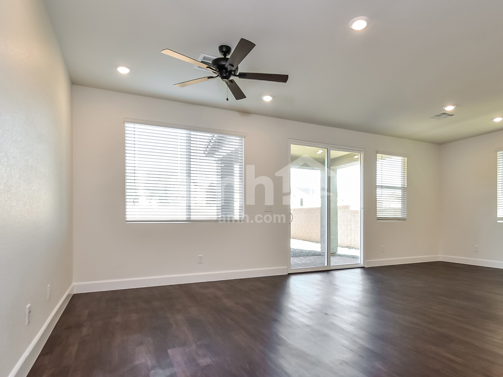 Building Photo - 582 Topiary Pk Ave