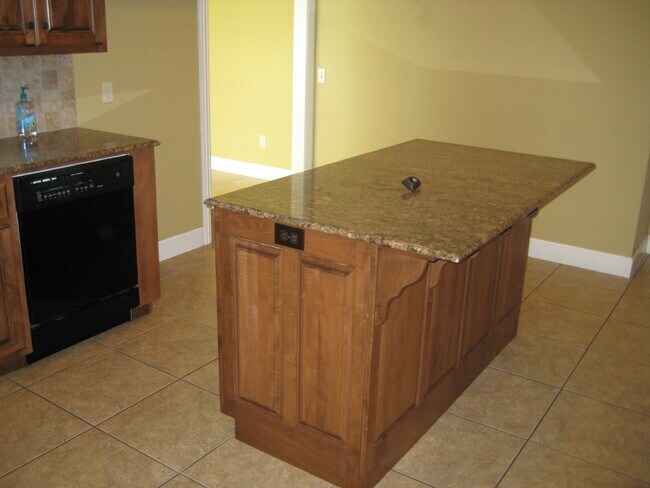 Building Photo - 15 Bluestem Ln