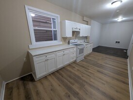 Building Photo - 152 S 10th St