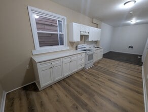 Building Photo - 152 S 10th St