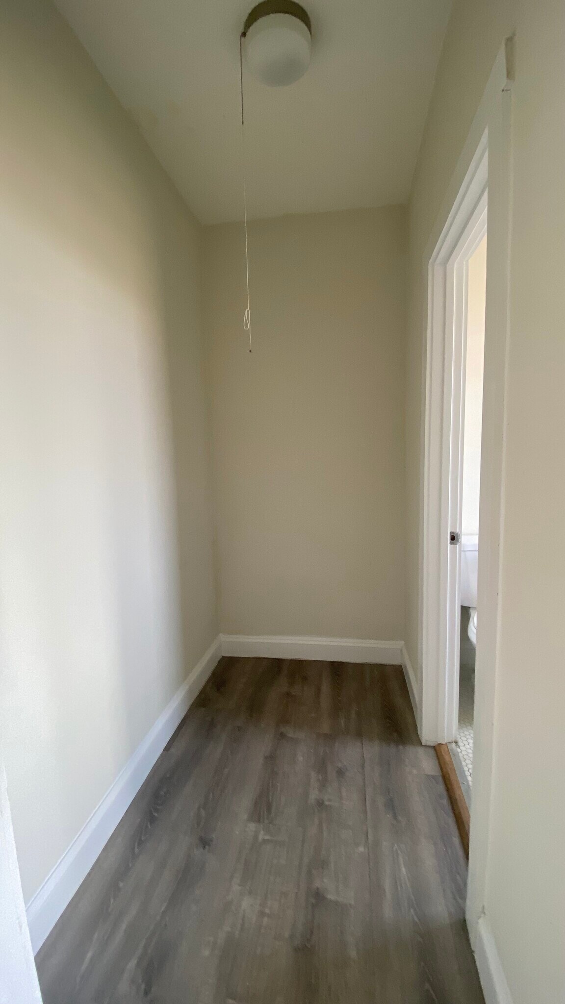 Building Photo - 839 W Sheridan Rd