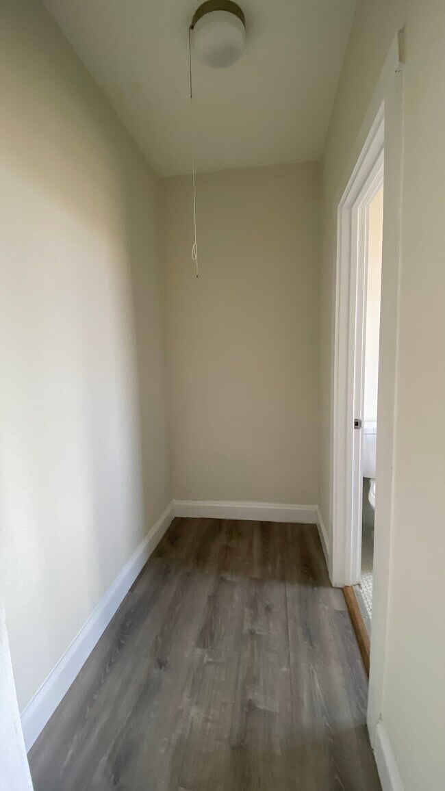 Building Photo - 839 West Sheridan-308