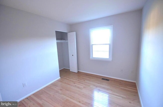 Building Photo - 5748 Lakeside Oak Ln