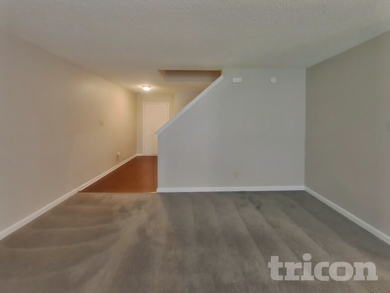 Building Photo - 121 Winterwood Dr