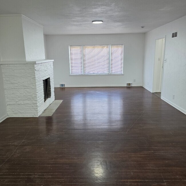 Building Photo - Spacious 4 bedrooms and 2 full baths home located on Holmes Rd in Kansas City, MO