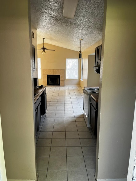 Building Photo - 4011 Colonial Sun Dr