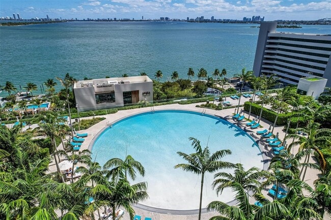 Building Photo - 650 NE 32nd St