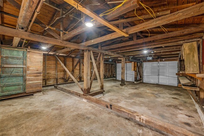 Building Photo - 1525 25th St