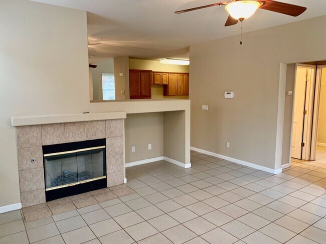 Building Photo - Beautiful Brentwood home with bed and full bath downstairs