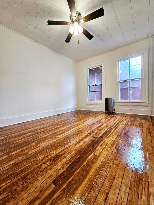 Building Photo - 101 E Main St