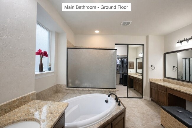 Building Photo - 4820 Mulholland Dr