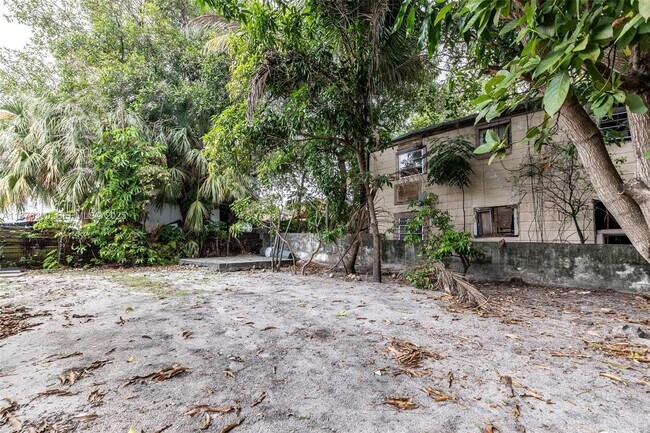 Building Photo - 259 NE 56th St