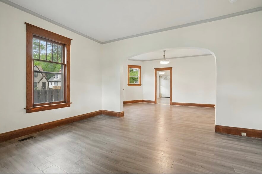 Building Photo - 223 11th Ave N