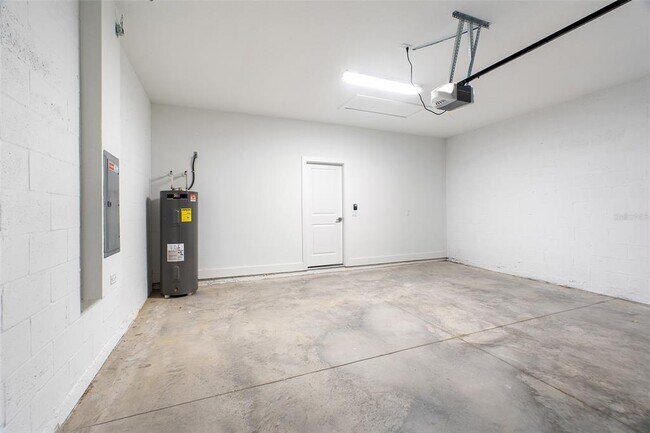 Building Photo - 1250 Papillon St