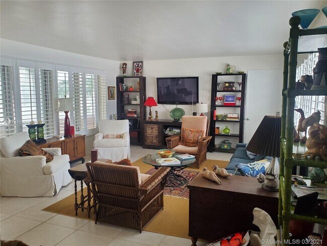 Building Photo - 10170 Collins Ave