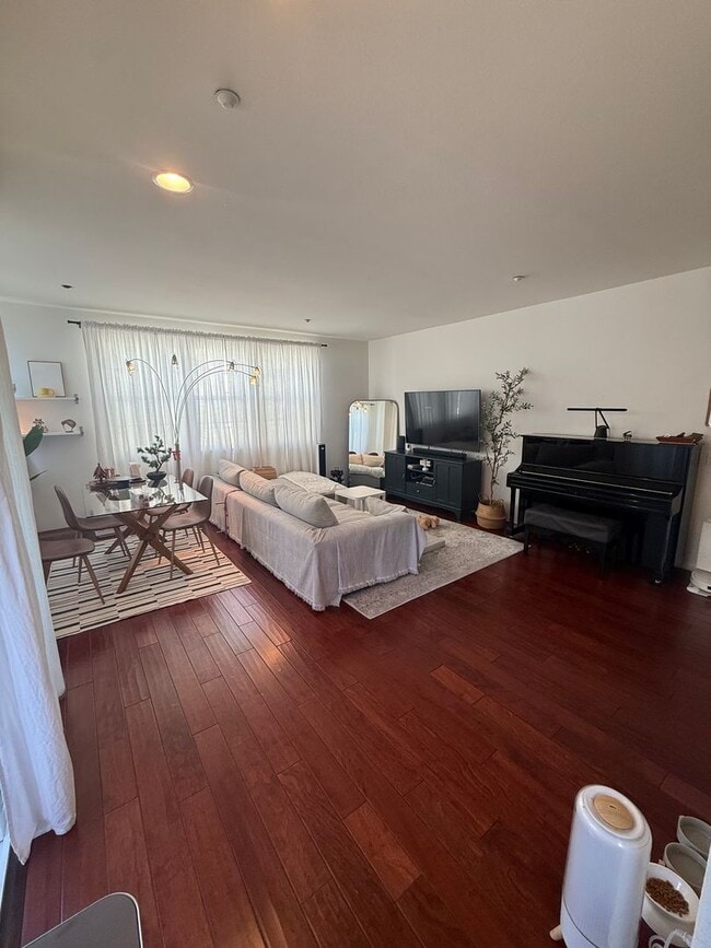Building Photo - One Of A Kind Town Home in Serra Mesa