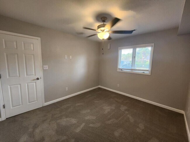 Building Photo - 205 Double Eagle Dr