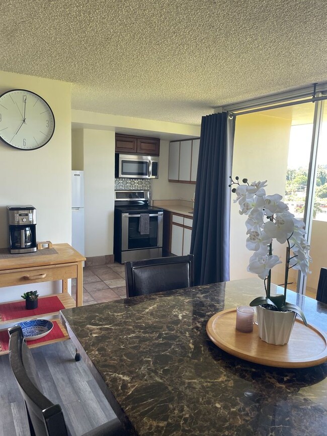 Building Photo - 2BR/2BA FULLY FURNISHED CONDO WITH OCEAN &...