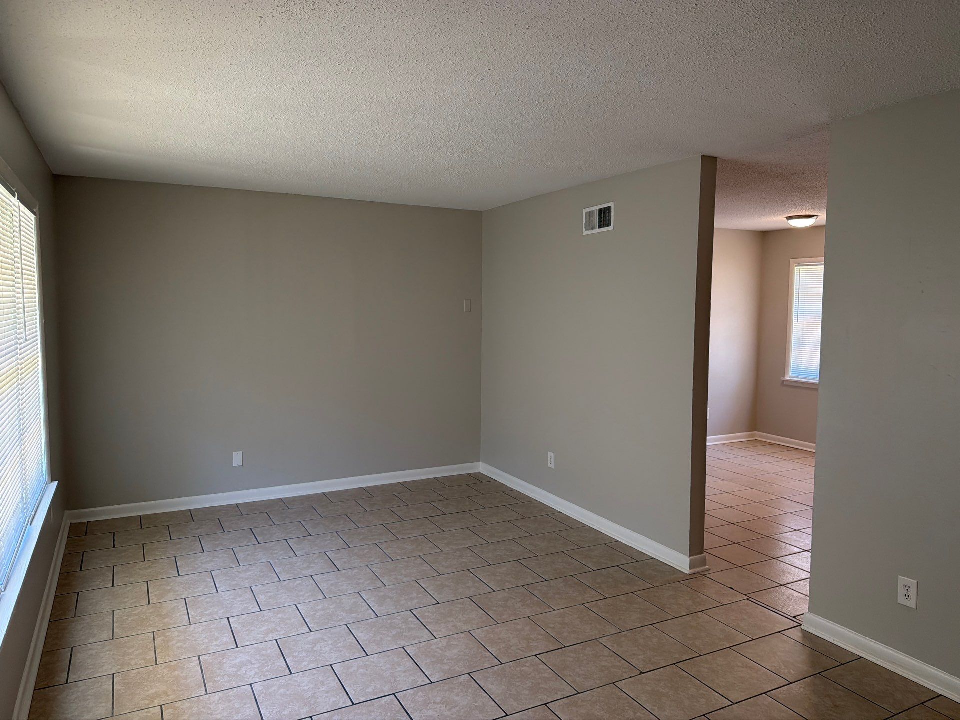 Building Photo - 72 Briarcliff Dr