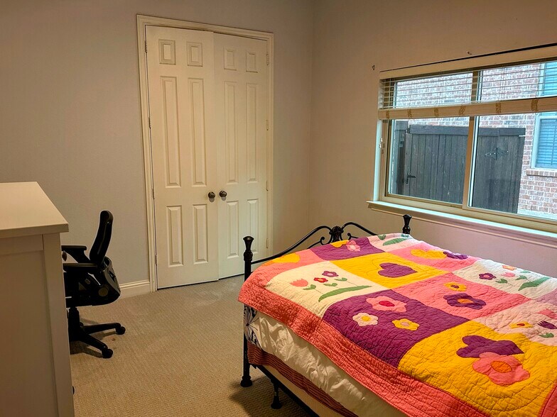 Building Photo - 5836 Sterling Dr