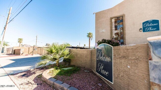 Building Photo - 1241 N 48th St