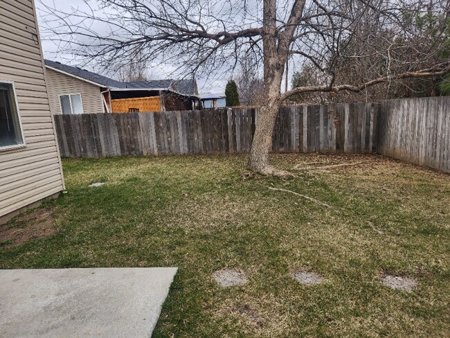 Building Photo - 1427 W Roberts Pl